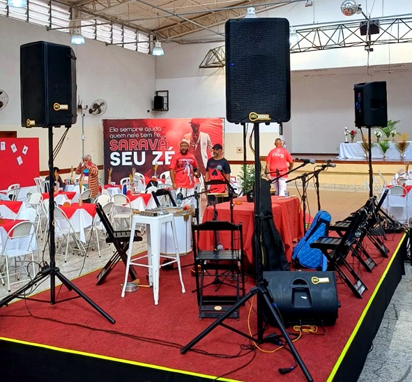 Evento religioso com banda